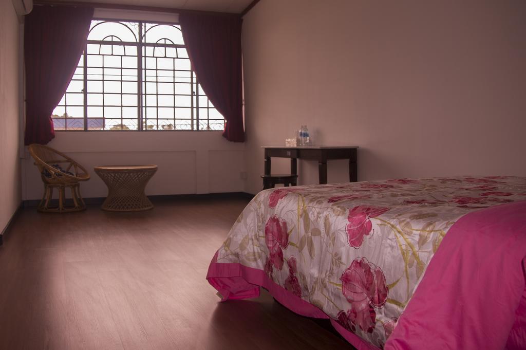 Bike And Tours Bed And Breakfast Lahad Datu Phòng bức ảnh