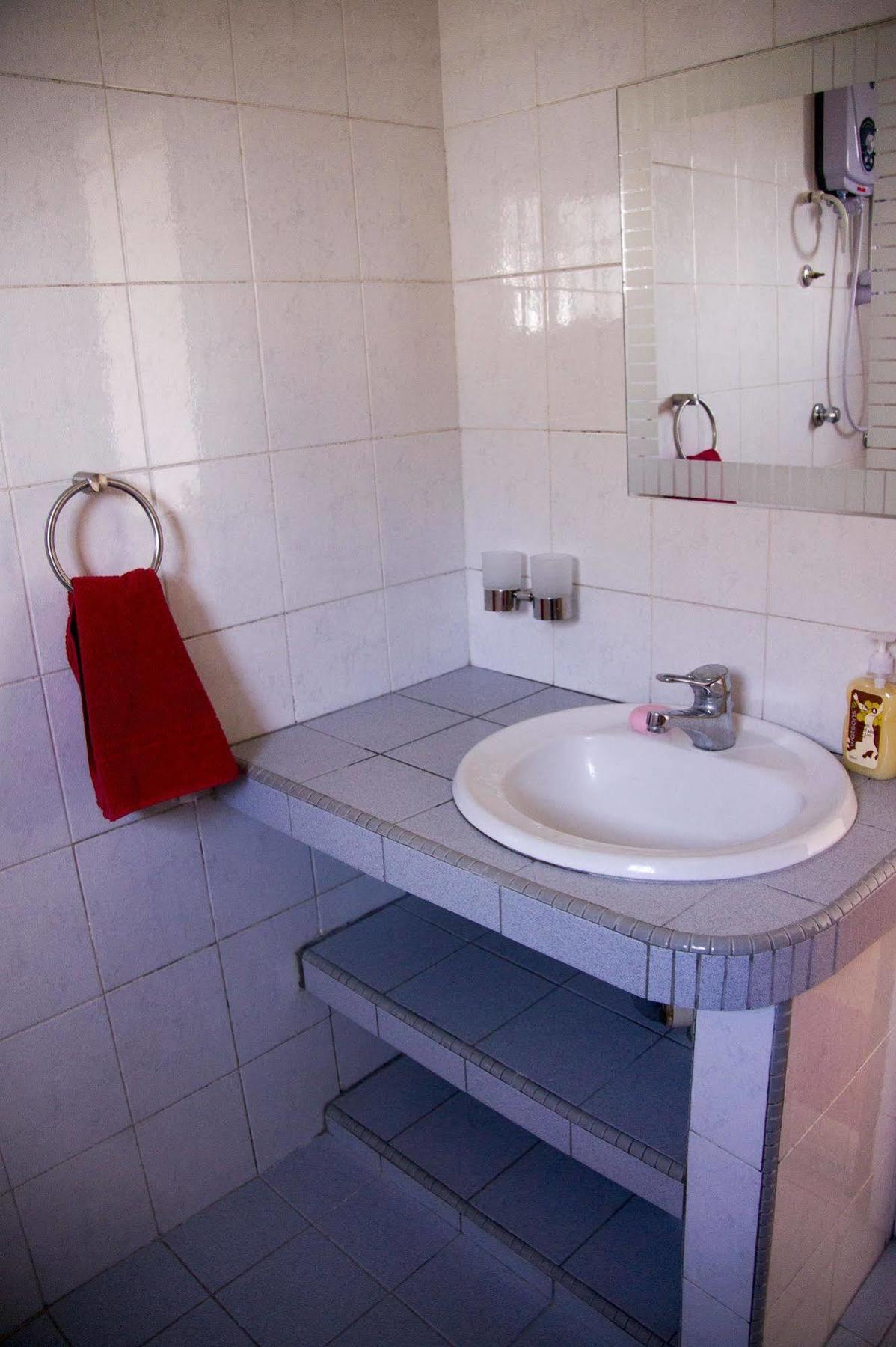 Bike And Tours Bed And Breakfast Lahad Datu Ngoại thất bức ảnh