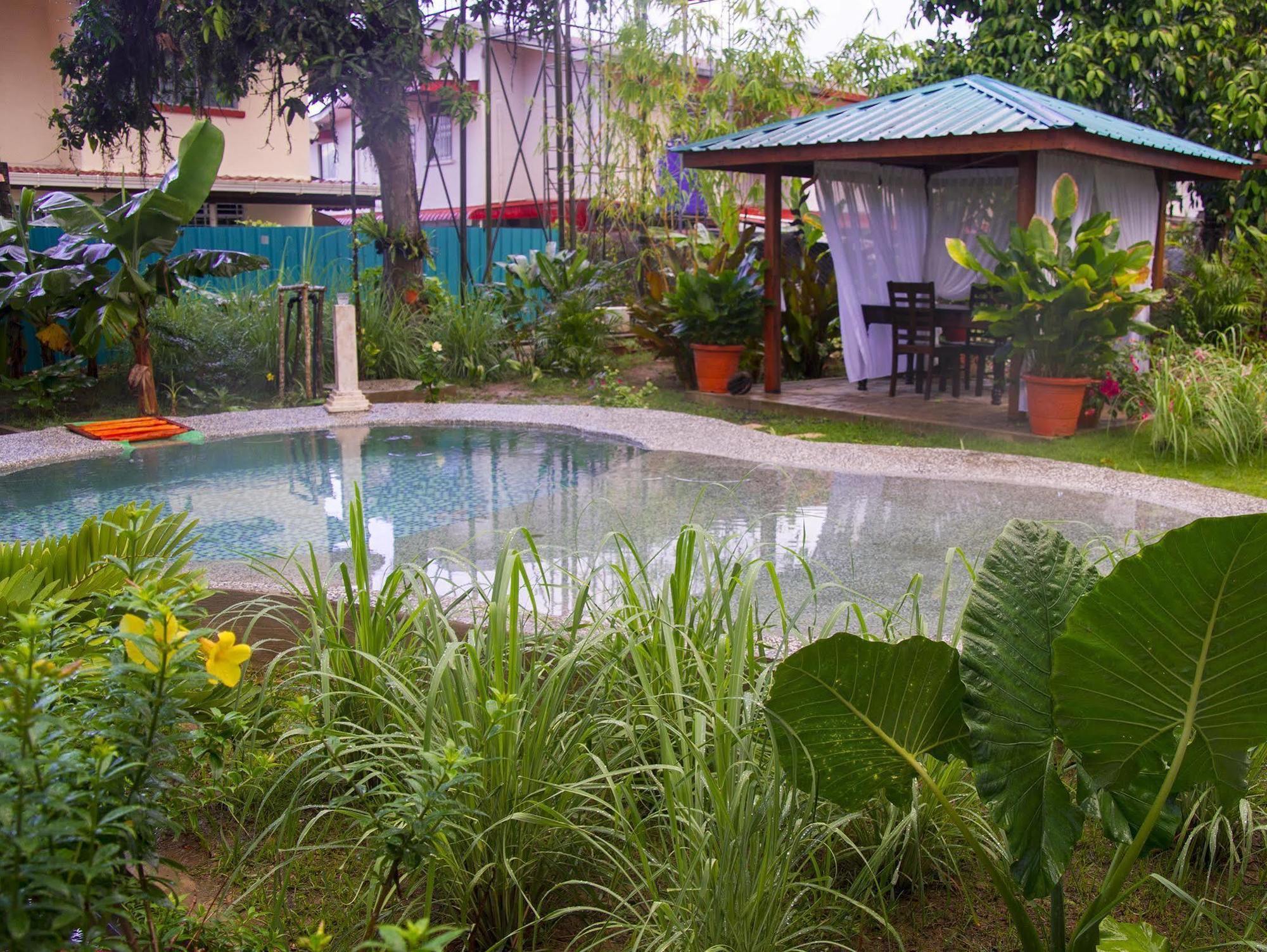 Bike And Tours Bed And Breakfast Lahad Datu Ngoại thất bức ảnh