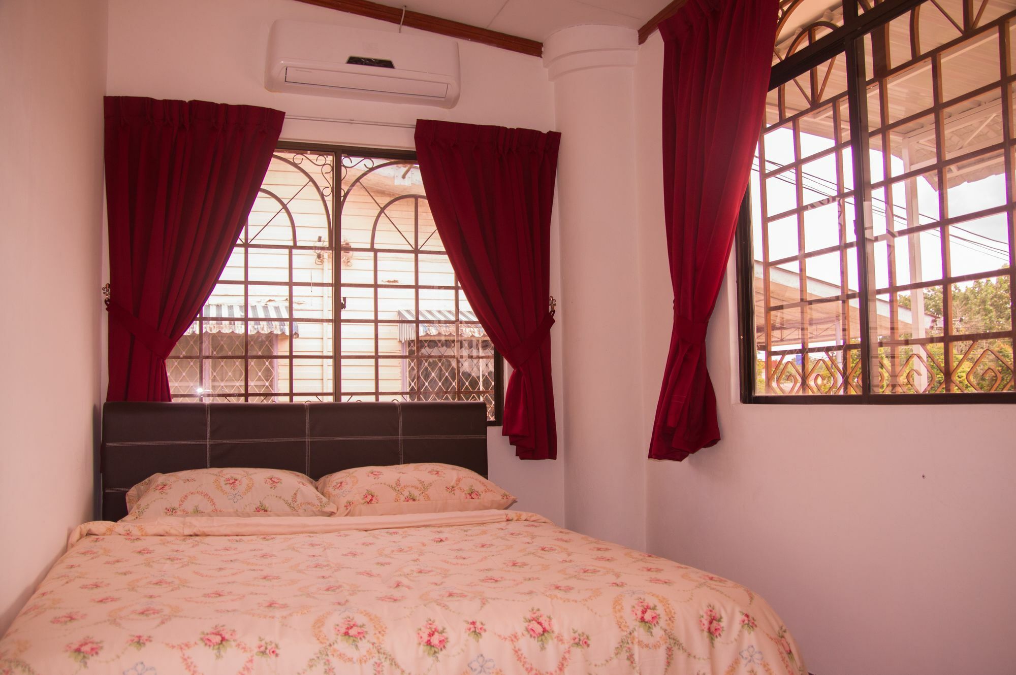 Bike And Tours Bed And Breakfast Lahad Datu Ngoại thất bức ảnh